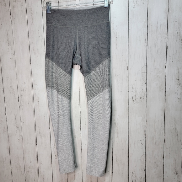 Outdoor Voices Women's Gray Tri-Tone Colorblock Springs 7/8 Leggings Size Small. - Picture 2 of 8